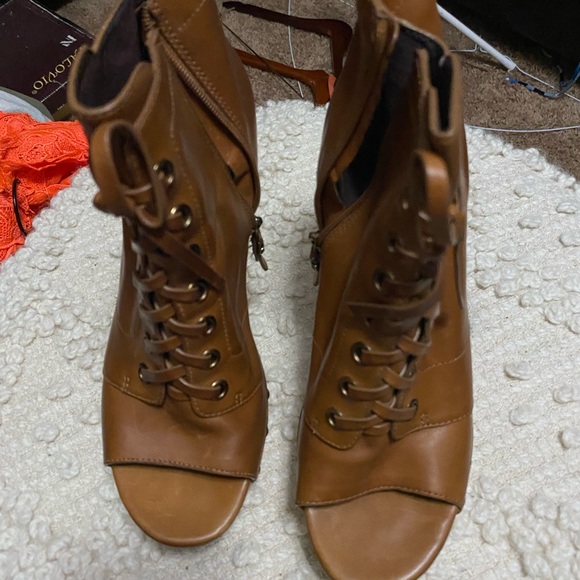 Wooden heel,Butter soft leather worn on carpet - Picture 1 of 3